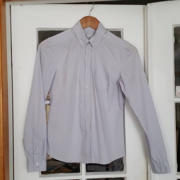 Pale blue button-down shirt, great work staple! - Picture 2 of 6